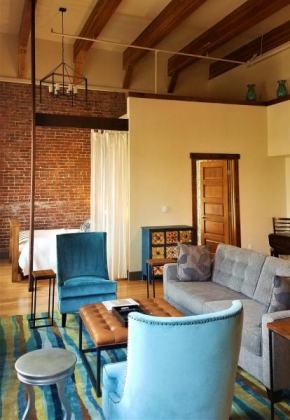 Hotels in Amity
